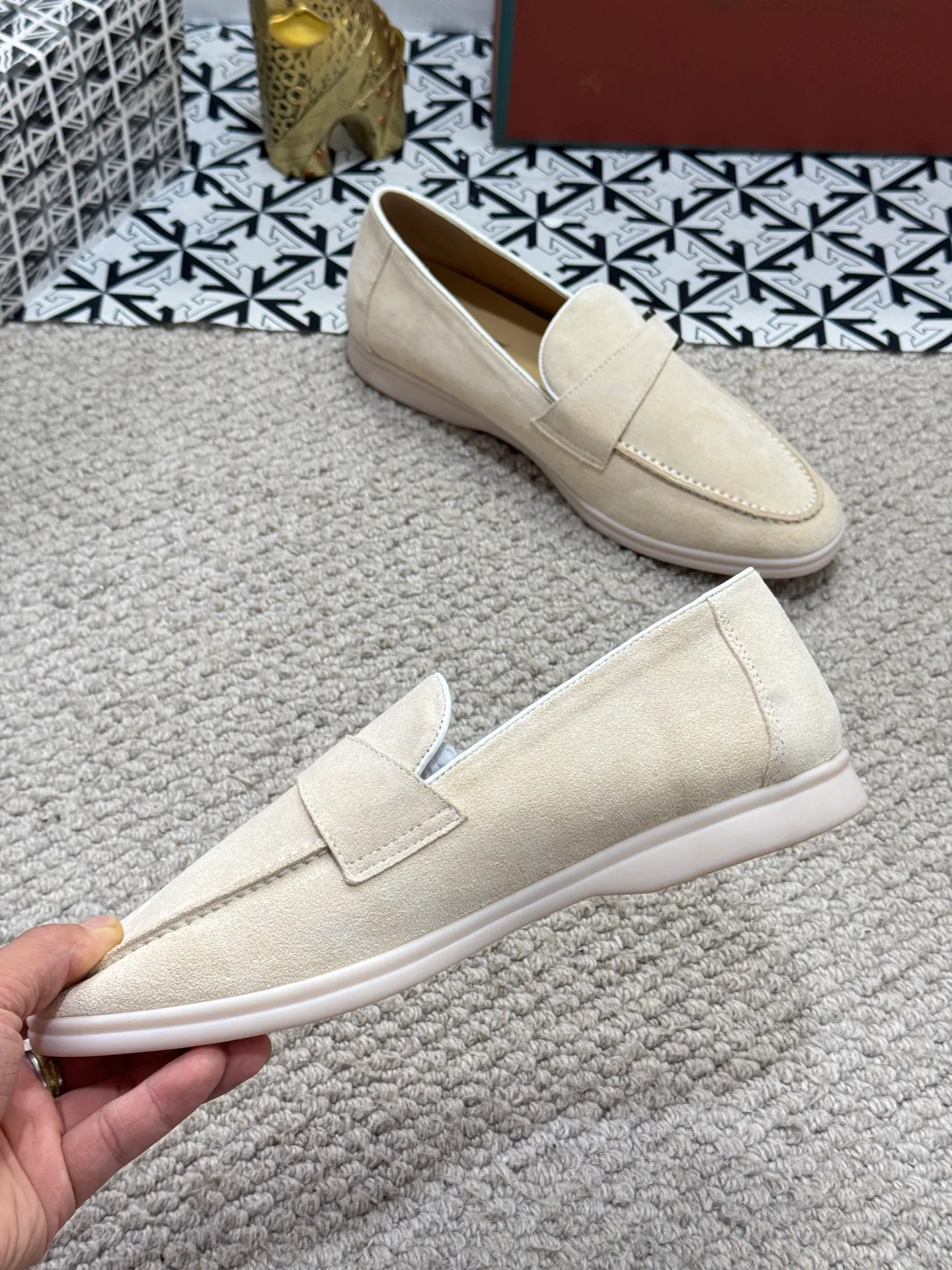 Men's men's shoes 💰380 [New model] 🍓🍓Loro Piana - LP couple model. The new moccasins are made of water-repellent treated suede uppers with rubber soles, a classic. The complex craftsmanship and meticulous structure make the shoes light and soft, allowing you to walk comfortably and freely. Perfect for wearing at the beach or out in the water during the summer. Size: 35-44 (45 customized MH)